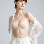 Soutien-gorge français triangulaire sans armatures pour femme, push-up sans coutures légèrement rembourré pour petites poitrines — Forme ronde naturelle